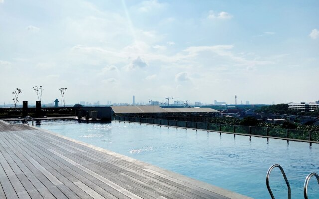 Spacious And Homey Studio At Cleon Park Apartment