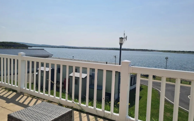 3 Bed Lodge - Sleeps 6 - Parking - Pets - Wifi