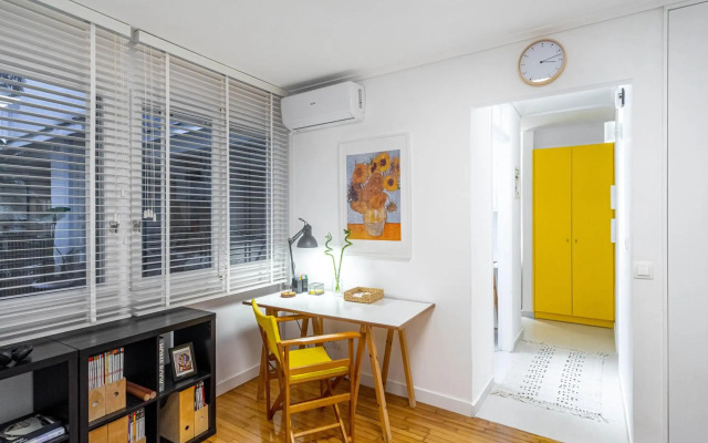 Lovely studio in Likavitos Hill