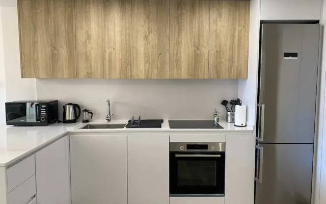 w Trendy 2BR w Sunny Terrace in Chueca