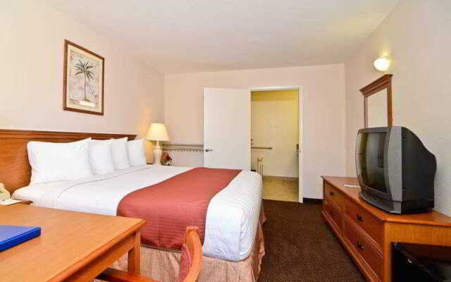 Best Western Golden Triangle Inn