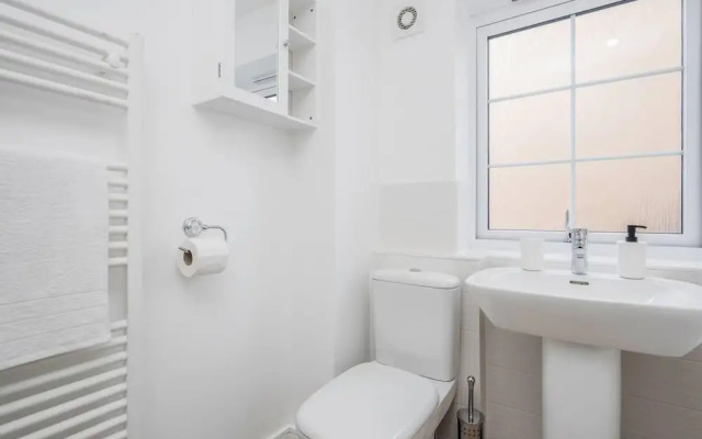 tms Cheerful 5bdr House! Thurrock! Free Parking!