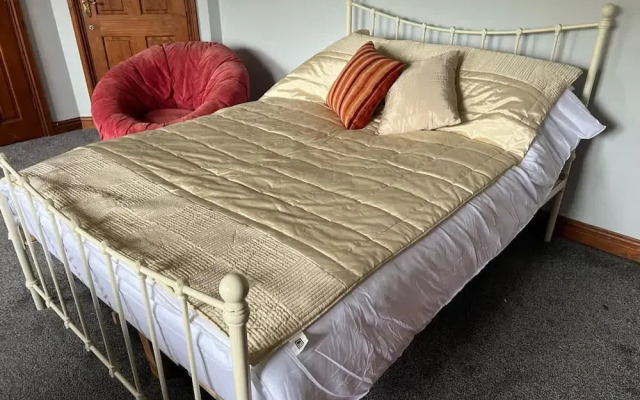 Host Stay Studley Knapp