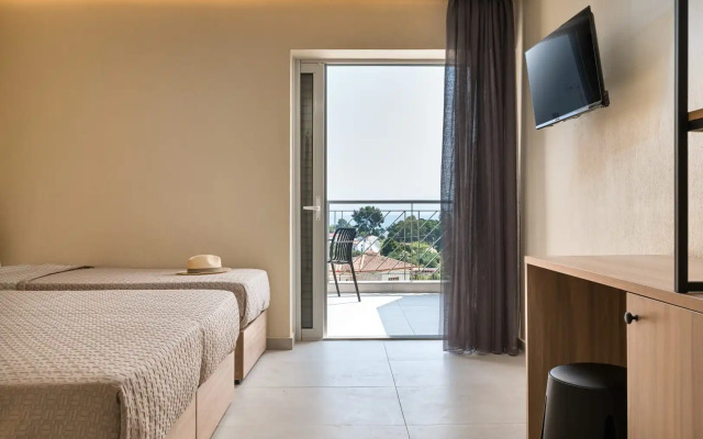 Arya Hotel