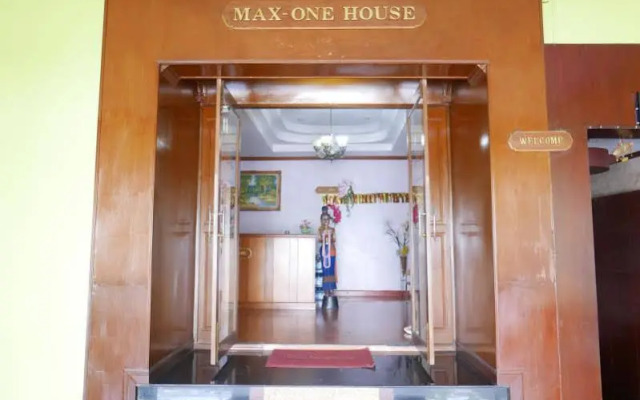 Max One Hotel