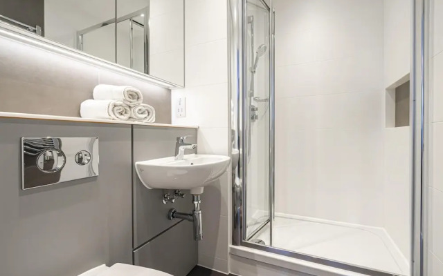 Waterside Flat in Central Leeds