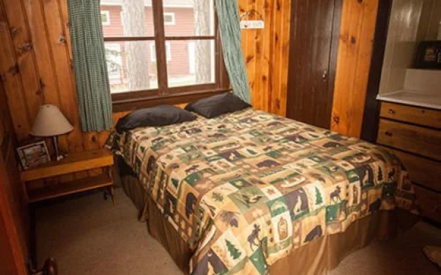 Eagle Bay Lodge