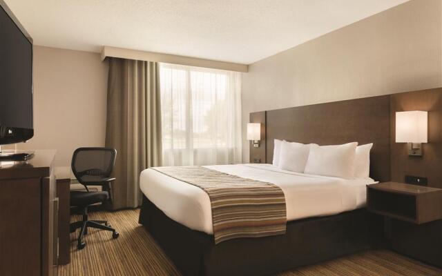 Country Inn & Suites by Radisson, Fergus Falls, MN