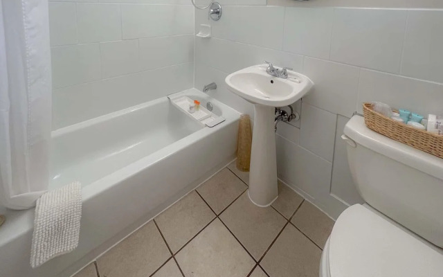 Barefoot Villas Room 2 Owl