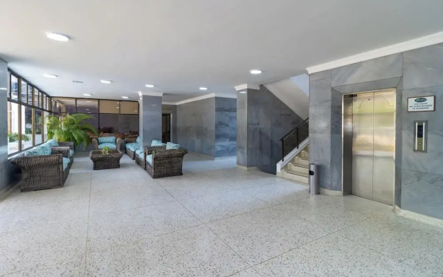 Hotel Axis Inn By GEH Suites