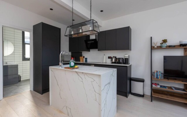 Contemporary 2 Bedroom Apartment on Columbia Road