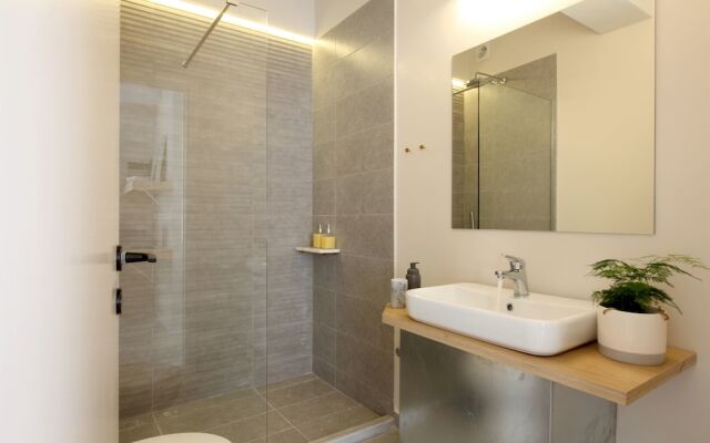 The Marble Suites, PLAKA