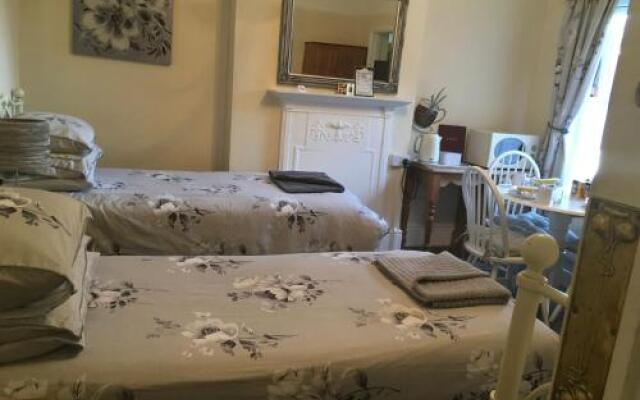 Oak Tree Guest House