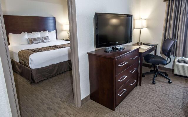 Best Western Plus Pembina Inn & Suites