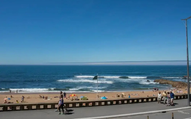 Liiiving in Porto Luxury Beachfront Apartment II