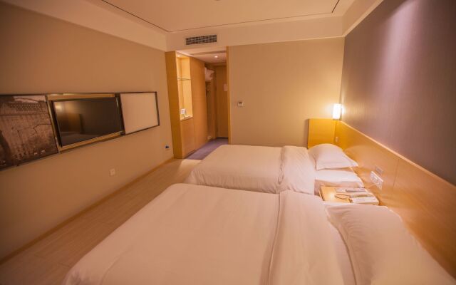 IBIS Leshan City Center Hotel