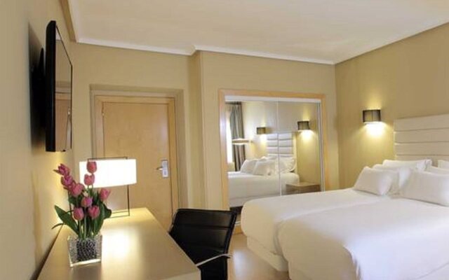 Отель NH Collection Cáceres Palacio de Oquendo