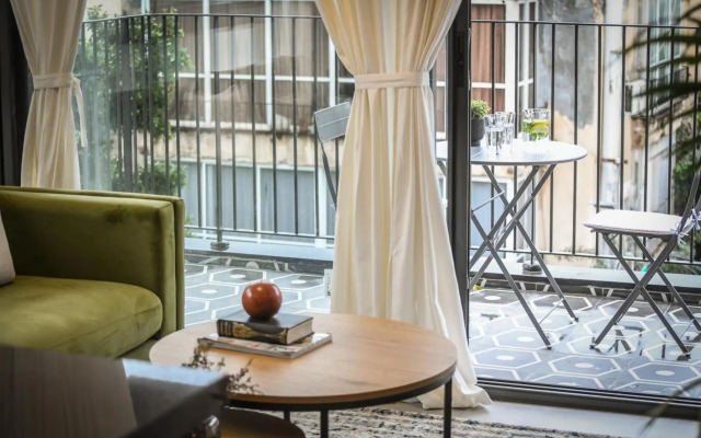 Stylish 2BR Apartment with Balcony and Urban View