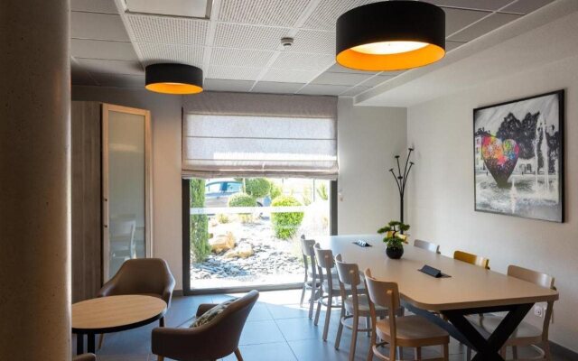 B&B HOTEL Troyes Magasins d'usine