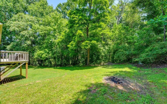 Charming Jonesville Home w/ Grill - Near Wineries!