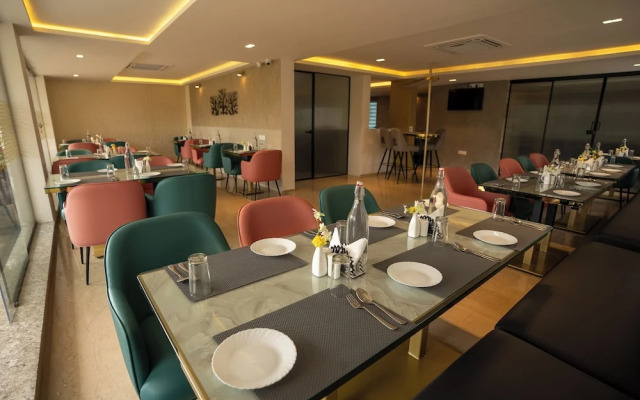 VRR Hotel's And Convention Centre