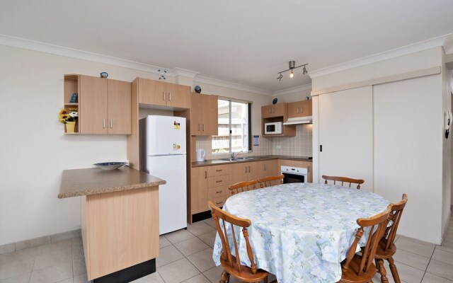 Sunset Towers,  Unit 6/25 Donald Street