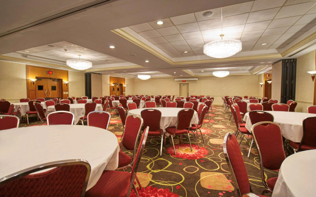 Radisson Hotel Milwaukee West