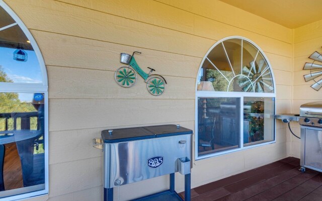 5 Mi to Dtwn Prescott: Home w/ Deck & Mtn Views