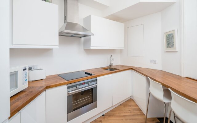 Elegant Flat For 4, Moments From Gloucester Rd