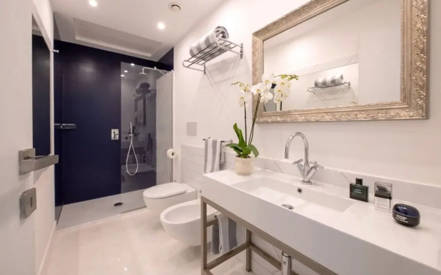 Luxury Suite with Garden and Jacuzzi