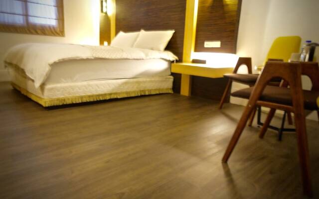 Big City Small House Homestay