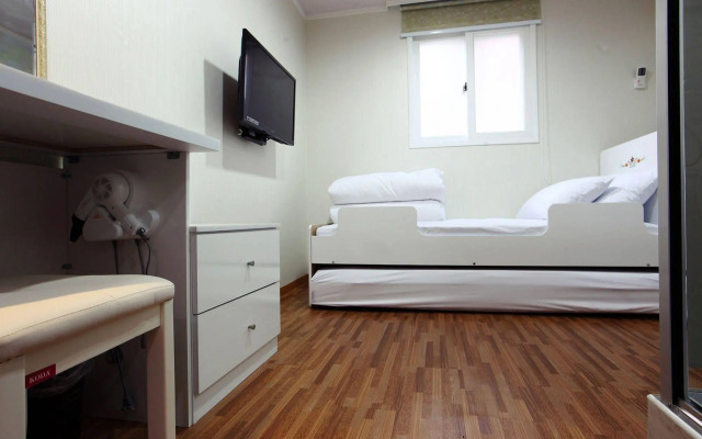 Chloe Guest House