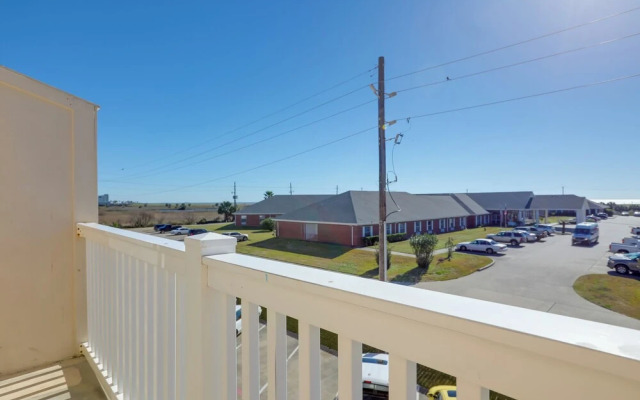 Balcony & Pool Access: Condo in Galveston!