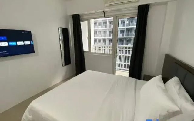 Shore - Spacious Room with Balcony 52D