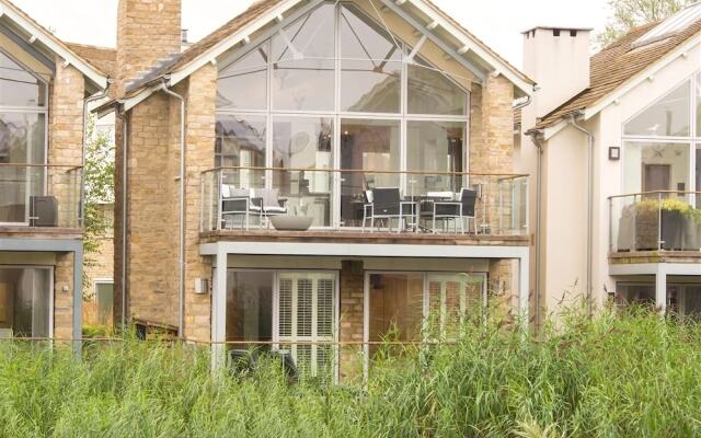 Sparrow Hawk House, Somerford Keynes