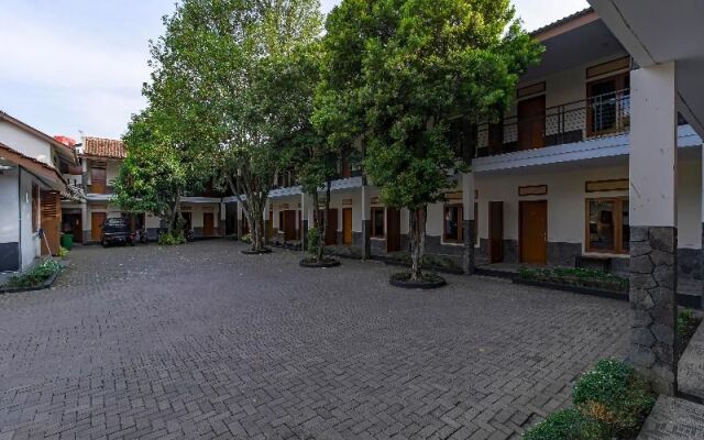 RedDoorz Plus Near Taman Lalu Lintas Bandung