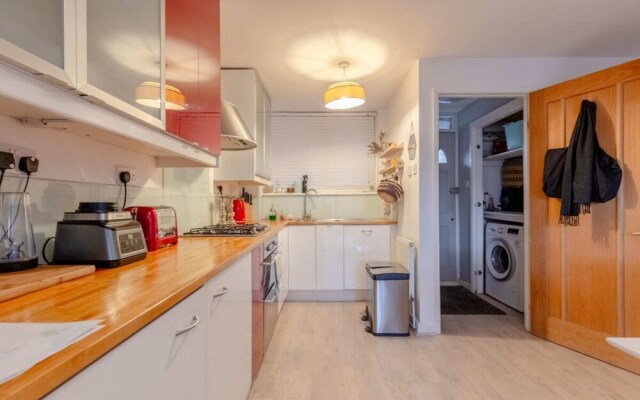 Stunning 1BD Flat w/ Garden Area, Kentish Town!