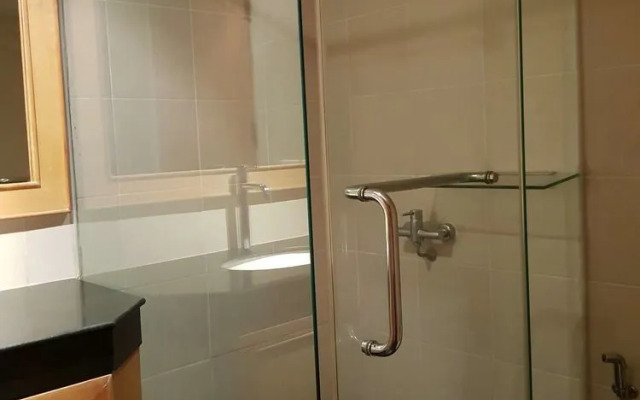 A Large 2 BR - 3 Baths 511 Downtown