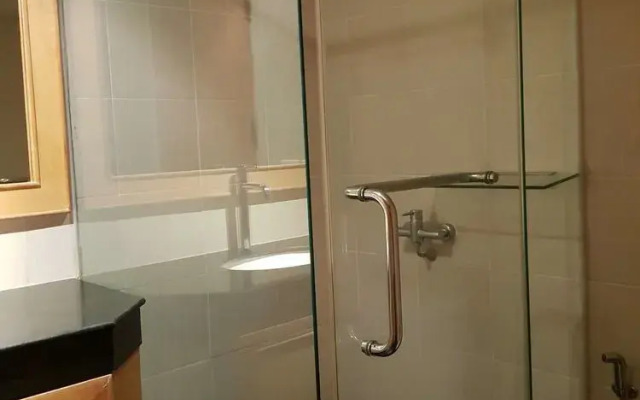 A Large 2 BR - 3 Baths 511 Downtown