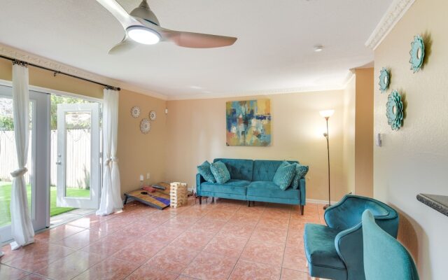 Opa-locka Townhome, 15 Mi to Miami Beach!