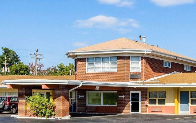 Econo Lodge Topeka Blvd.
