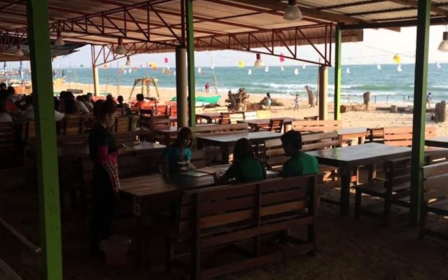 Rayong by Milanee