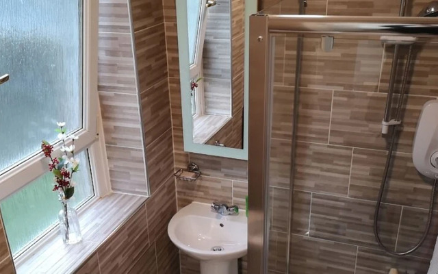 Dragon - Brassey Apartment 3 Room House