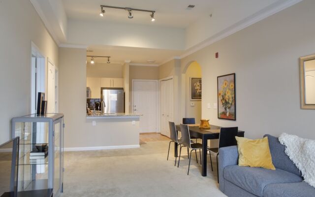 Southend 2 BR Apt near Stadium by Frontdesk