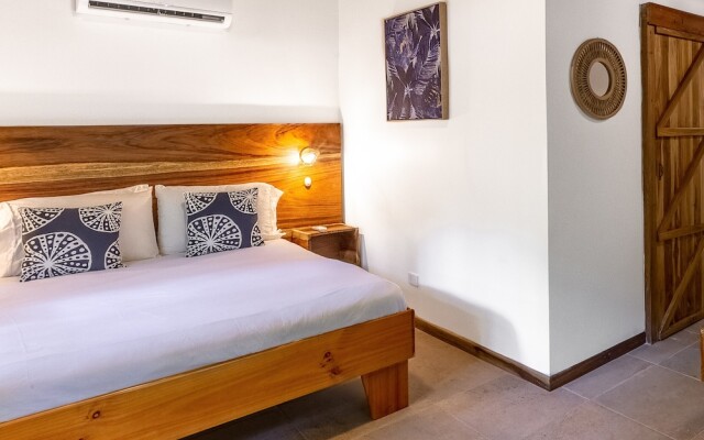 Makanas Beach Bungalows