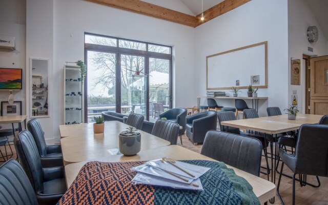 Grove - 1 Bedroom Apartment - Stepaside