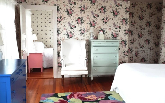 The Colony Hotel