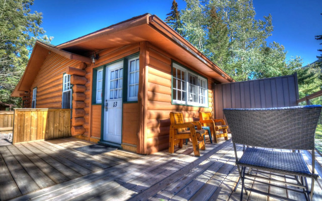 Overlander Mountain Lodge