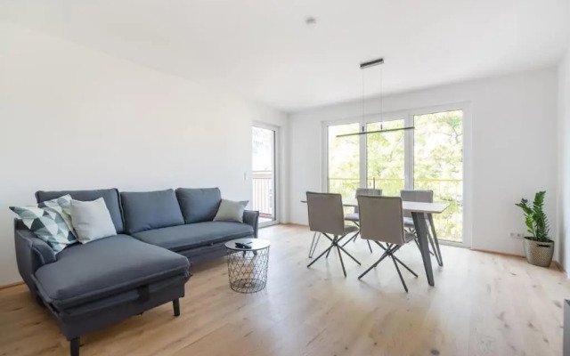 Grüne und zentrale Ruhelage im Neubau mit Balkon