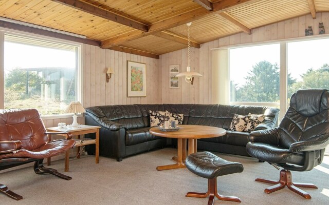 Tranquil Beach Cottage in Rindby-by Traum